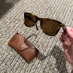 Ray-Ban Wayfarer Sunglasses Tortoise